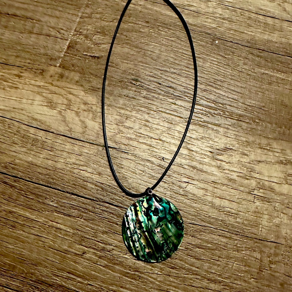 New 18” Abalone Shell Neclace - Picture 2 of 4